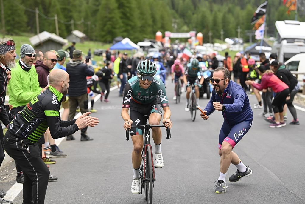 Covi gagne la 20e étape du Tour d'Italie, alors qu'Hindley semble filer vers le titre