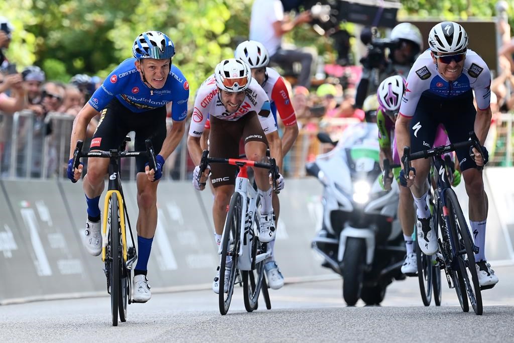 Bouwman gagne l'étape du jour; Carapaz demeure en rose au Tour d'Italie