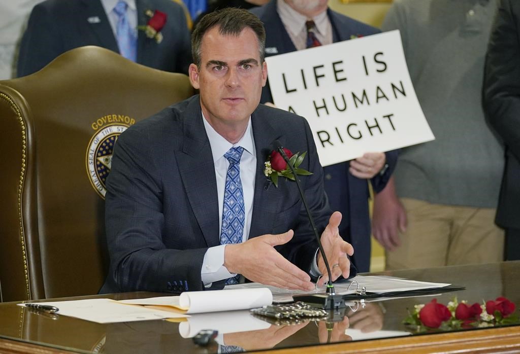 Le gouverneur de l'Oklahoma signe l'interdiction d'avortement la plus stricte du pays