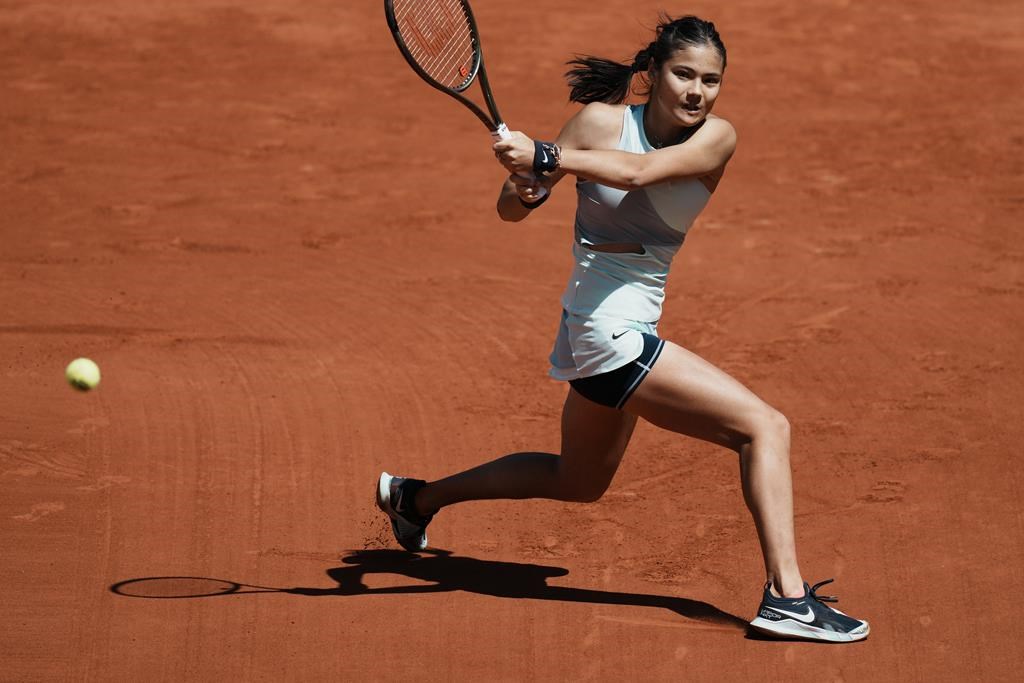 Emma Raducanu est évincée dès le deuxième tour des Internationaux de France