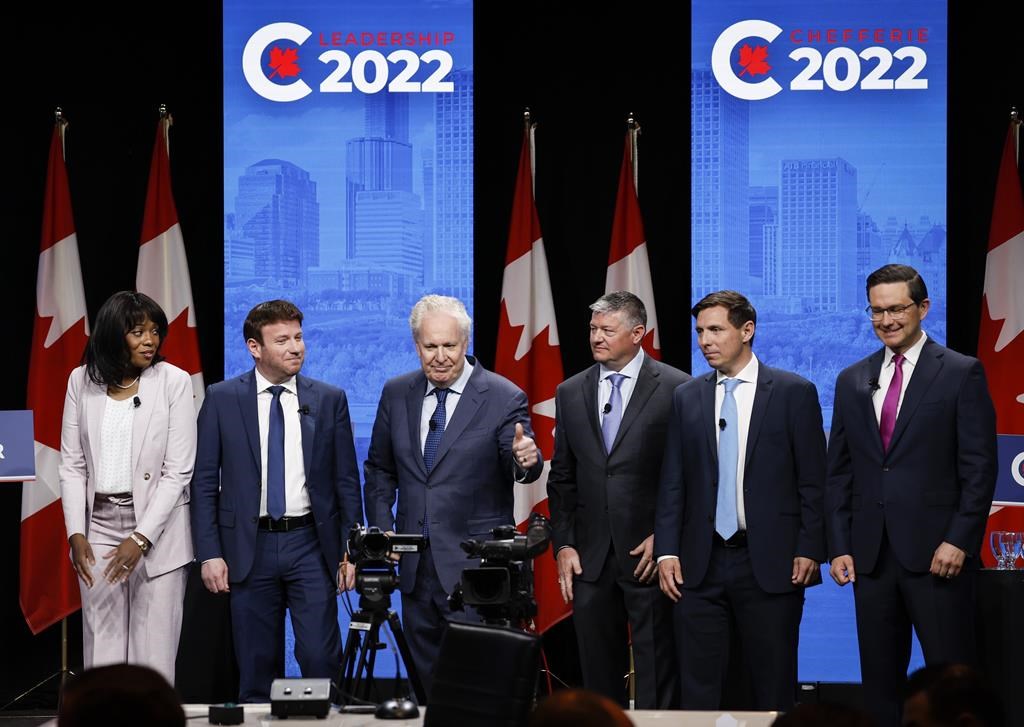 Débat des conservateurs en français : le projet de loi 96 risque de s'inviter