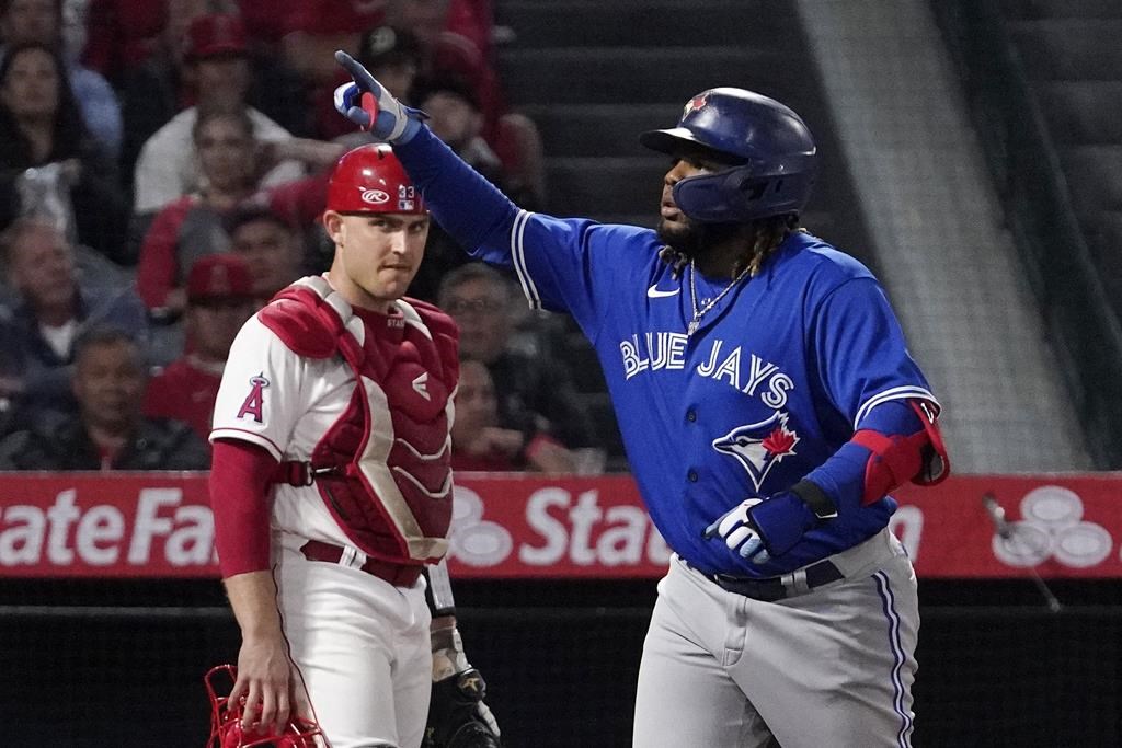 Guerrero claque un circuit sur un lancer de Shohei Ohtani et les Blue Jays triomphent