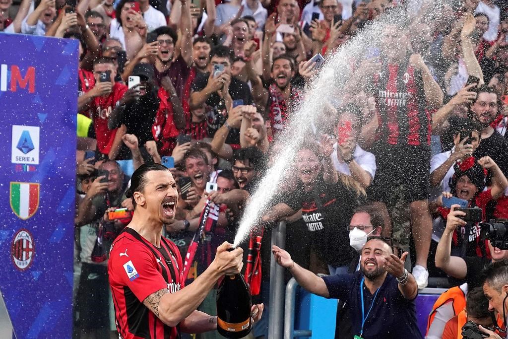 Ibrahimovic est opéré à un genou, ratera de sept à huit mois d'activités