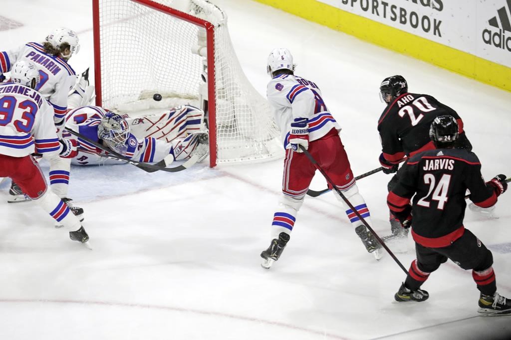 Les Hurricanes viennent de l'arrière et triomphent en prolongation au match no 1