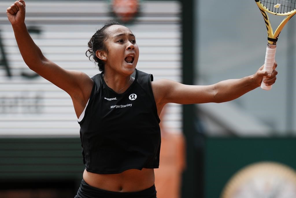 La Québécoise Leylah Fernandez atteint les quarts de finale à Roland-Garros