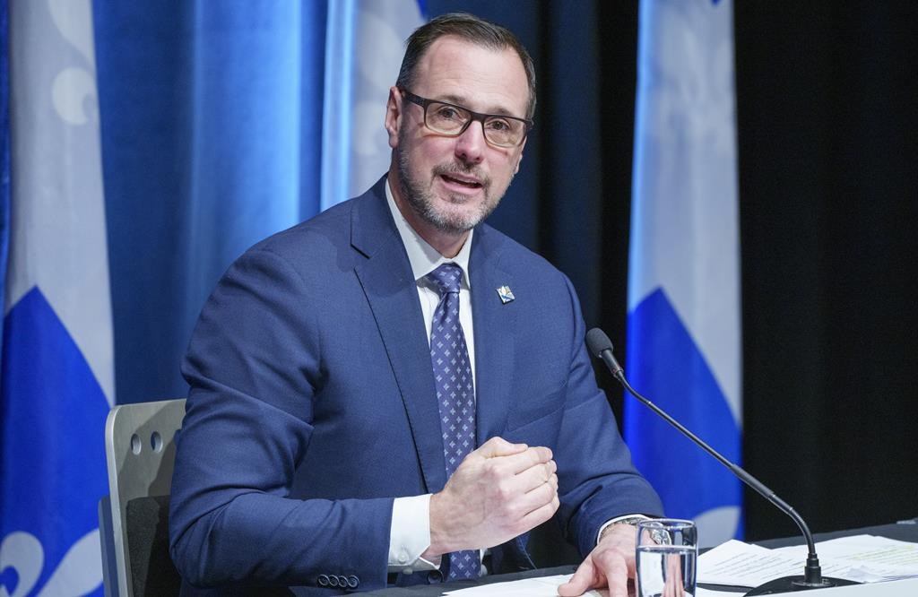 Roberge lance la Stratégie visant à valoriser le personnel scolaire 2022-2026