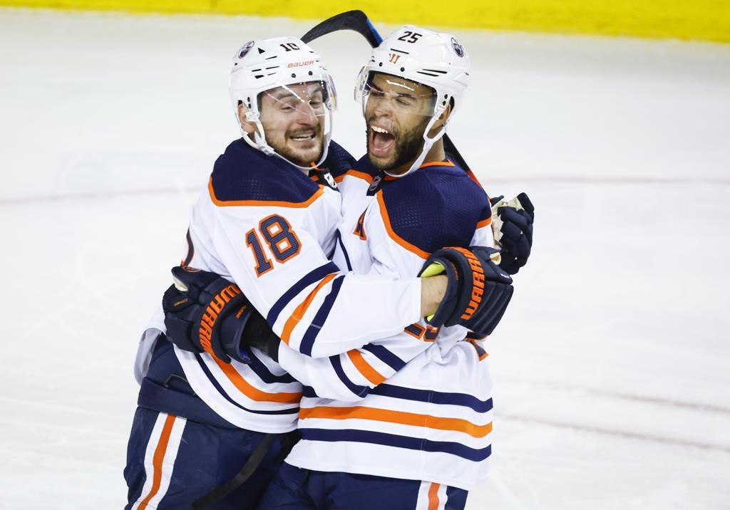 McDavid joue aux héros en prolongation et les Oilers sont dans le carré d'as