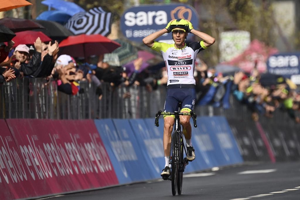 Giro: Hirt gagne une 1re étape en Grands Tours; Carapaz conserve le maillot rose