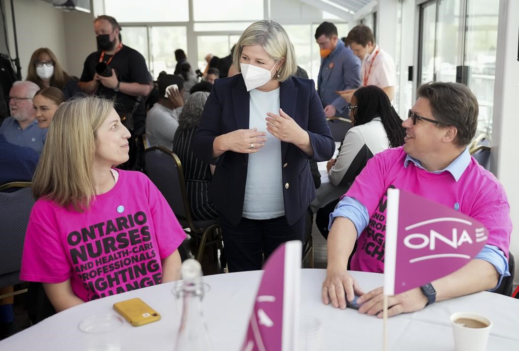 Trois chefs de partis en Ontario promettent d'abroger le plafonnement des salaires
