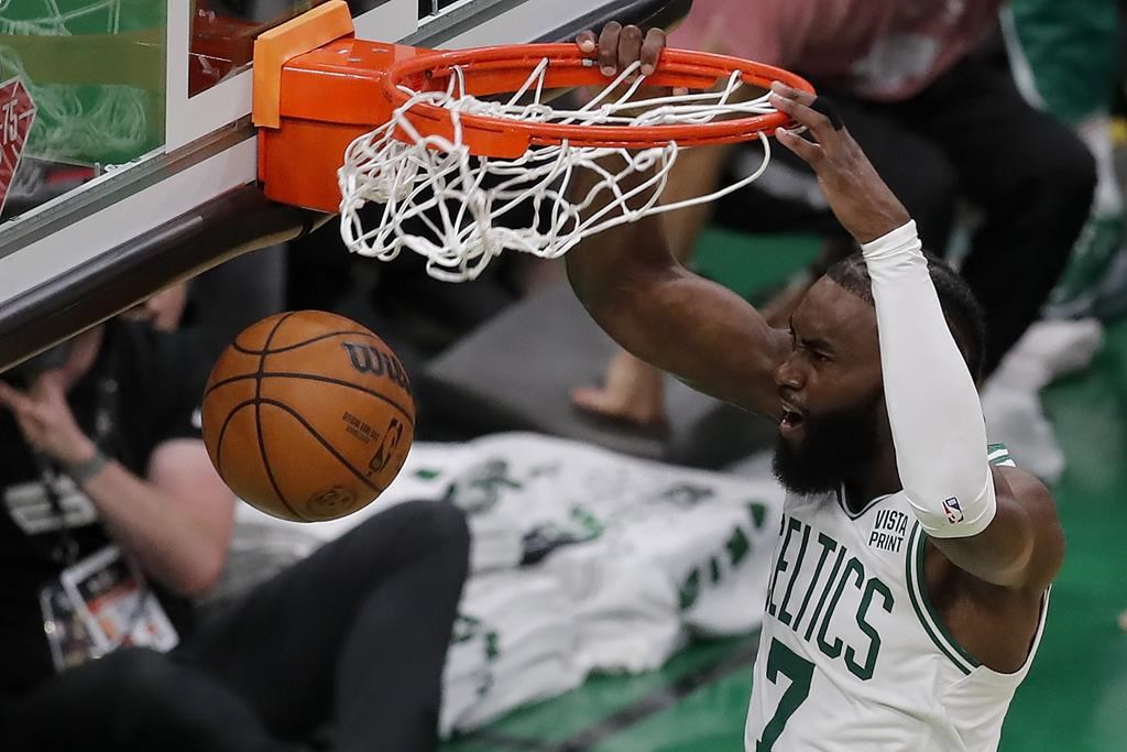Brown inscrit 27 points et les Celtics prennent l'avance 2-1 en finale de la NBA