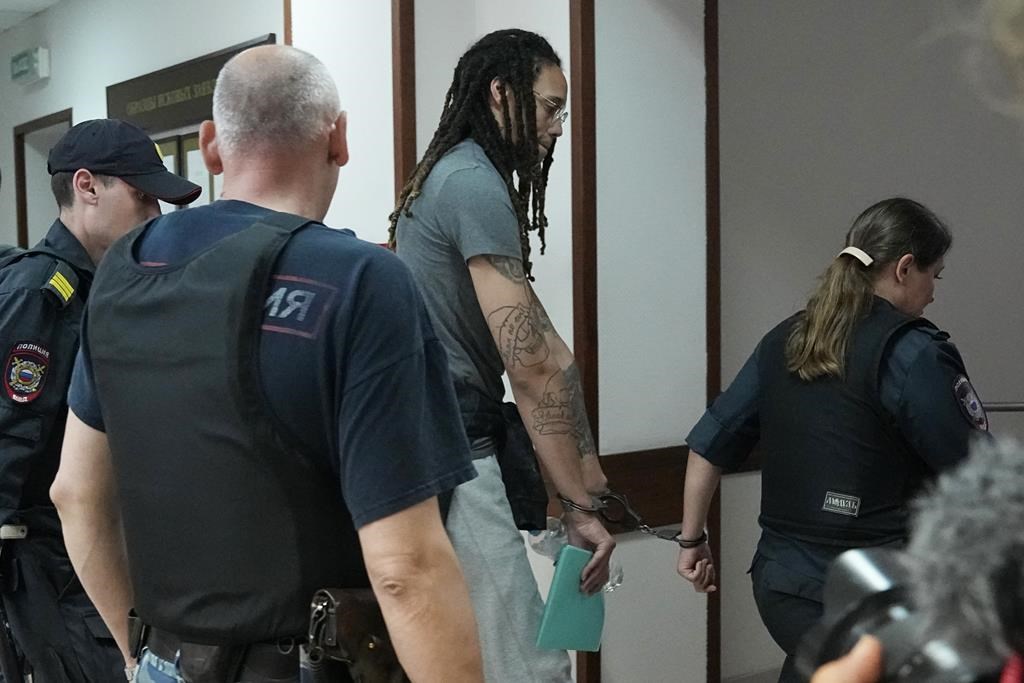 La basketteuse américaine Brittney Griner comparaît au tribunal à Moscou