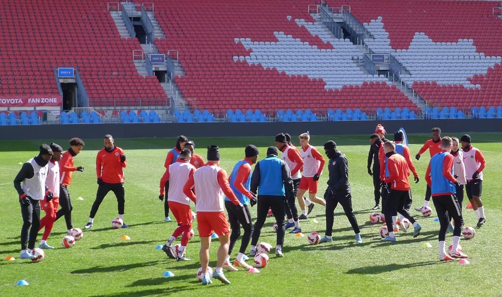 Soccer: l'équipe canadienne s'entraîne à nouveau, mais la compensation est la clé