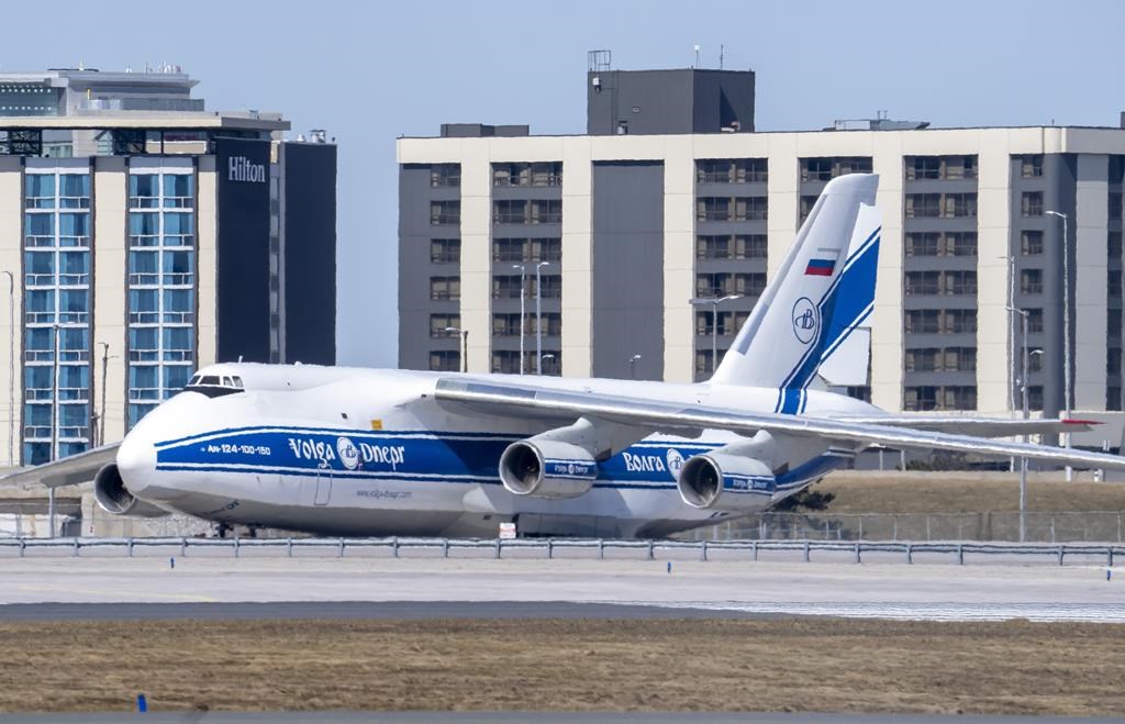 Un avion-cargo russe est bloqué à l'aéroport Pearson depuis l'invasion de l'Ukraine