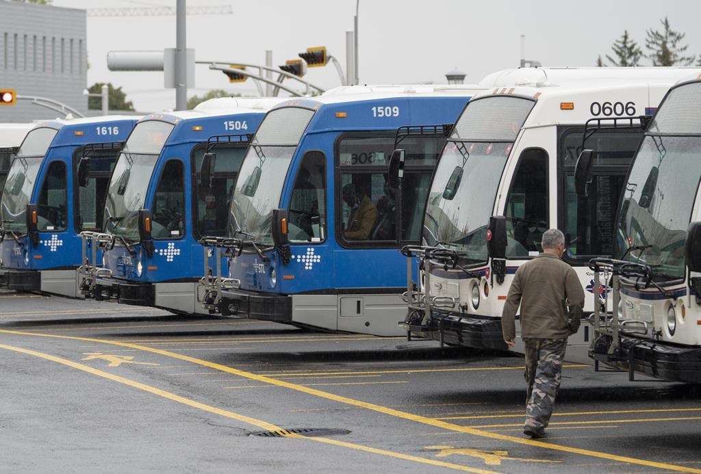 Transport collectifs: l'UMQ déplore qu'Ottawa prive les villes de 350 millions $