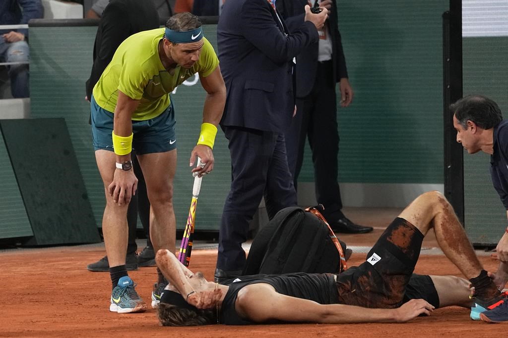Zverev croit avoir subi une importante blessure au pied droit contre Nadal