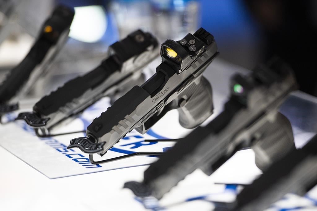 Ventes d'armes de poing: «C'est la folie furieuse» depuis le dépôt du projet de loi