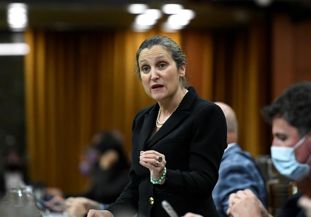 La ministre Freeland souligne les engagements d'Ottawa pour combattre l'inflation