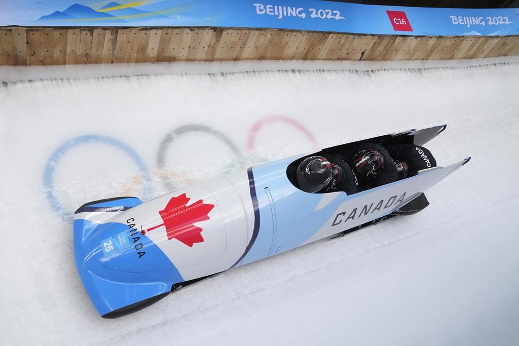 Bobsleigh et skeleton: les athlètes canadiens s'opposent à une clause