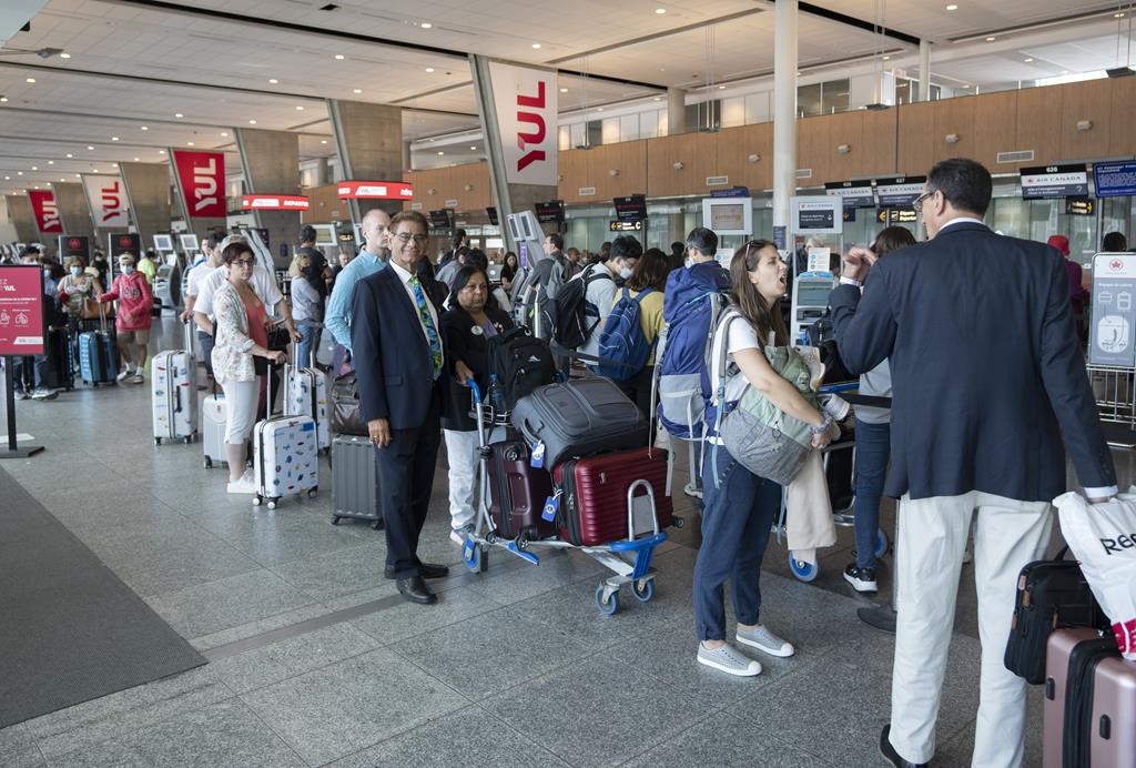 Plus de la moitié des vols nationaux des grands aéroports sont retardés ou annulés