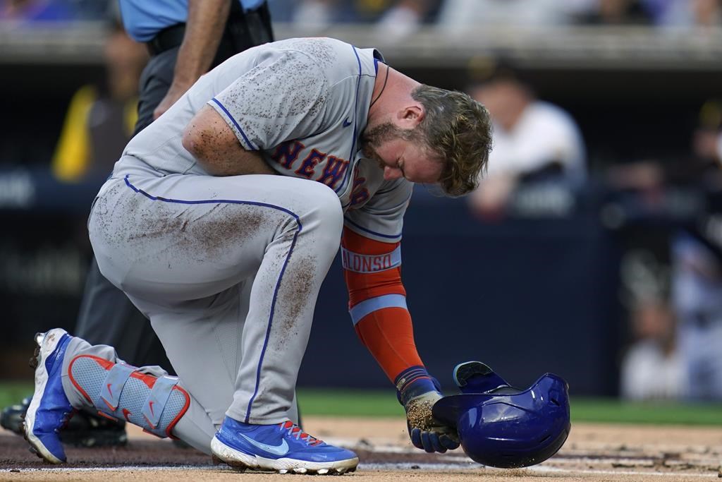 Le frappeur de puissance des Mets Pete Alonso est atteint et quitte la partie