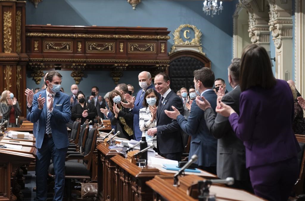 Le déficit pour 2021-2022 au Québec est revu à la baisse, à 294 millions $