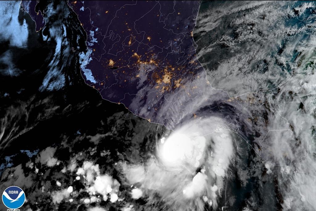 Au moins 11 morts et 33 disparus après le passage de l'ouragan Agatha au Mexique