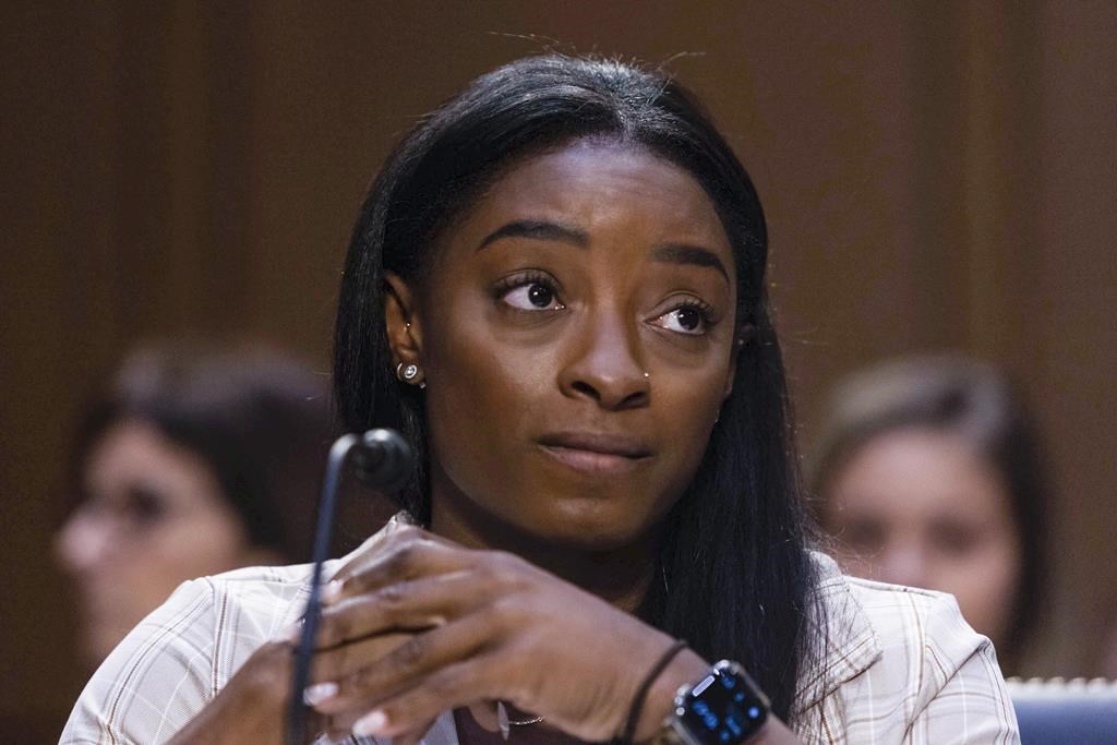 Nassar: Simone Biles et d'autres gymnastes menacent de poursuivre le FBI pour 1 G$US