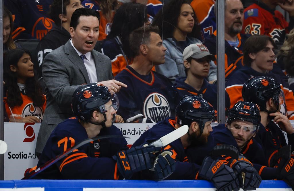 Les Oilers accordent une prolongation de contrat de trois ans à Woodcroft