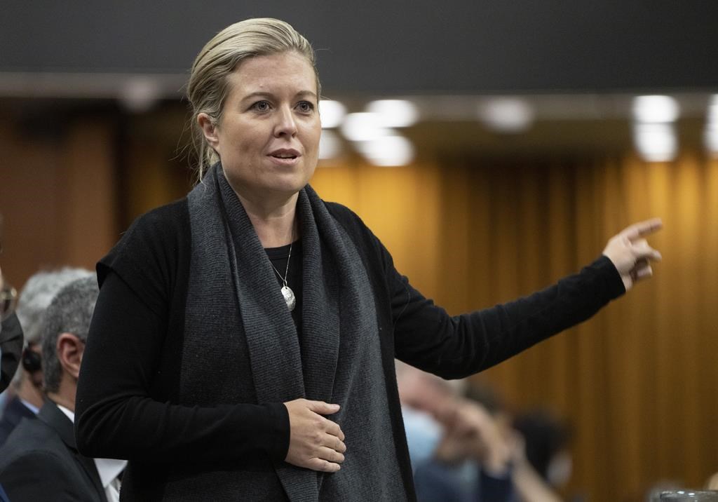 Michelle Rempel Garner lorgne le poste de Jason Kenney et se retire de l'équipe Brown