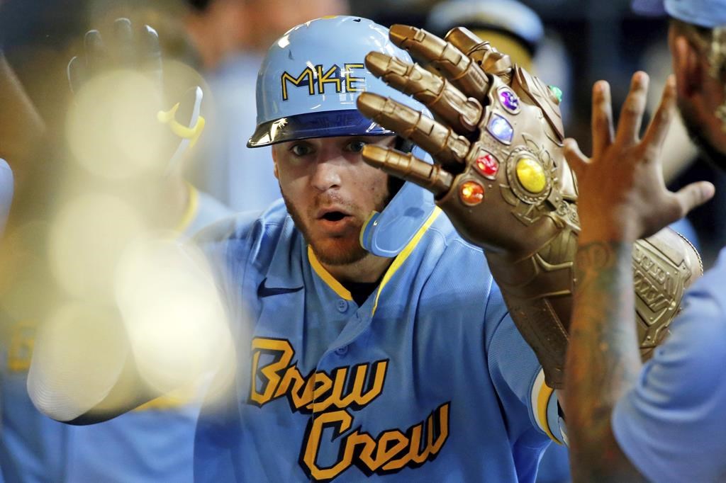 Corbin Burnes lance jusqu'en huitième manche et les Brewers ont raison des Blue Jays