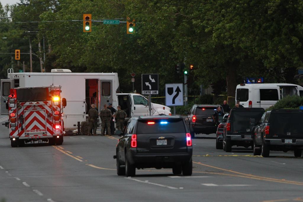 La police décrit une auto remplie d'explosifs liée aux suspects du braquage en C.-B.