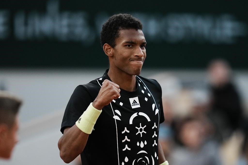 Auger-Aliassime défait McDonald et atteint les quarts de finale à Halle
