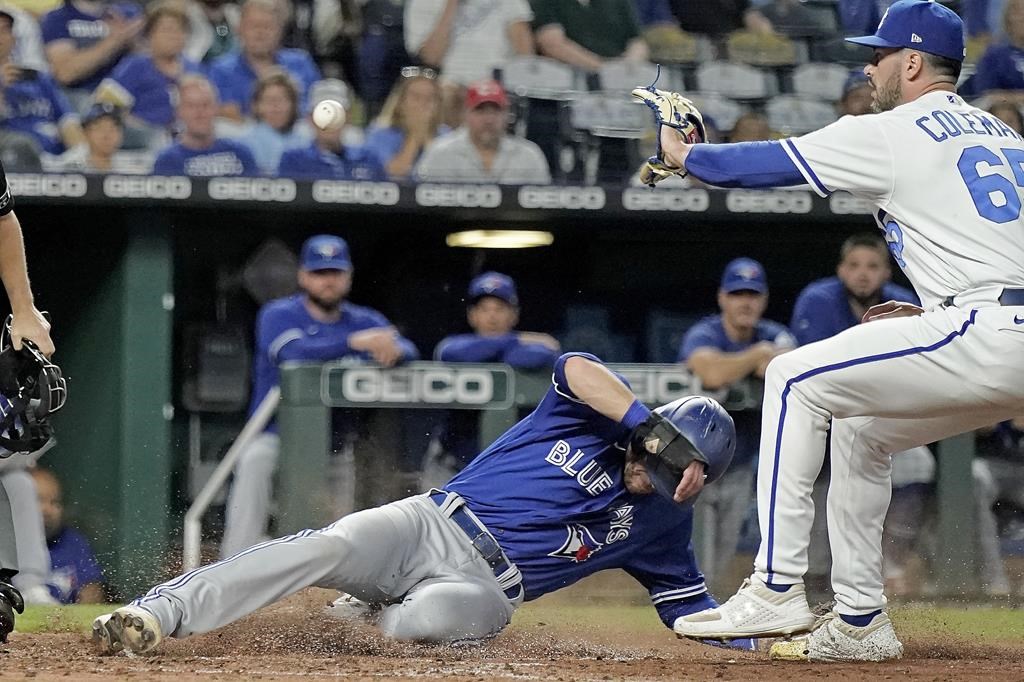 Alek Manoah et les Blue Jays blanchissent facilement les Royals 7-0