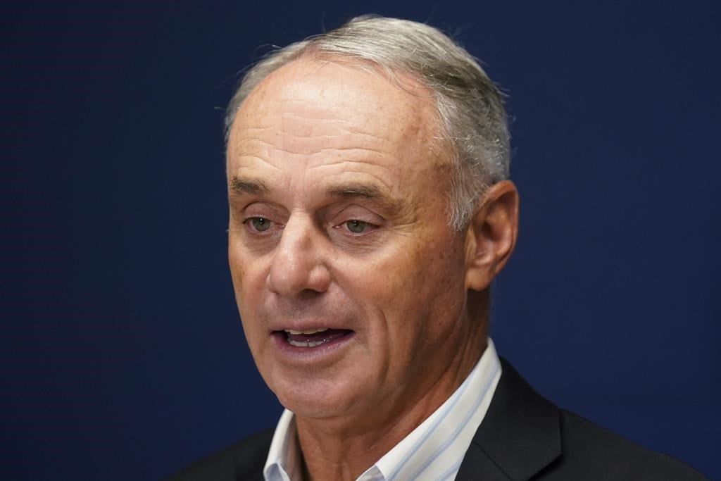Les Rays et les Athletics ont rapidement besoin de nouveaux stades, rappelle Manfred