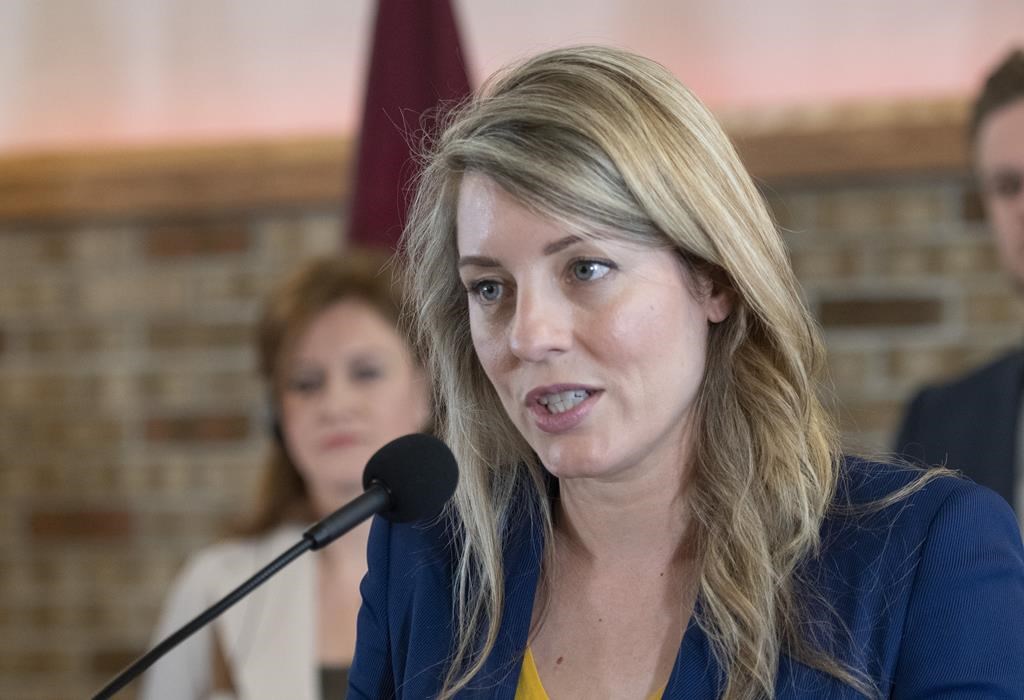 Manoeuvres d'aéronefs chinois: Mélanie Joly se dit «extrêmement préoccupée»