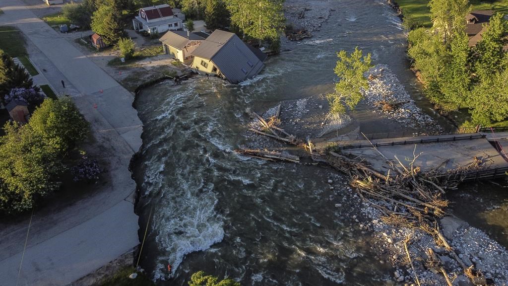 Les eaux de crue de Yellowstone déferlent sur l'est du Montana