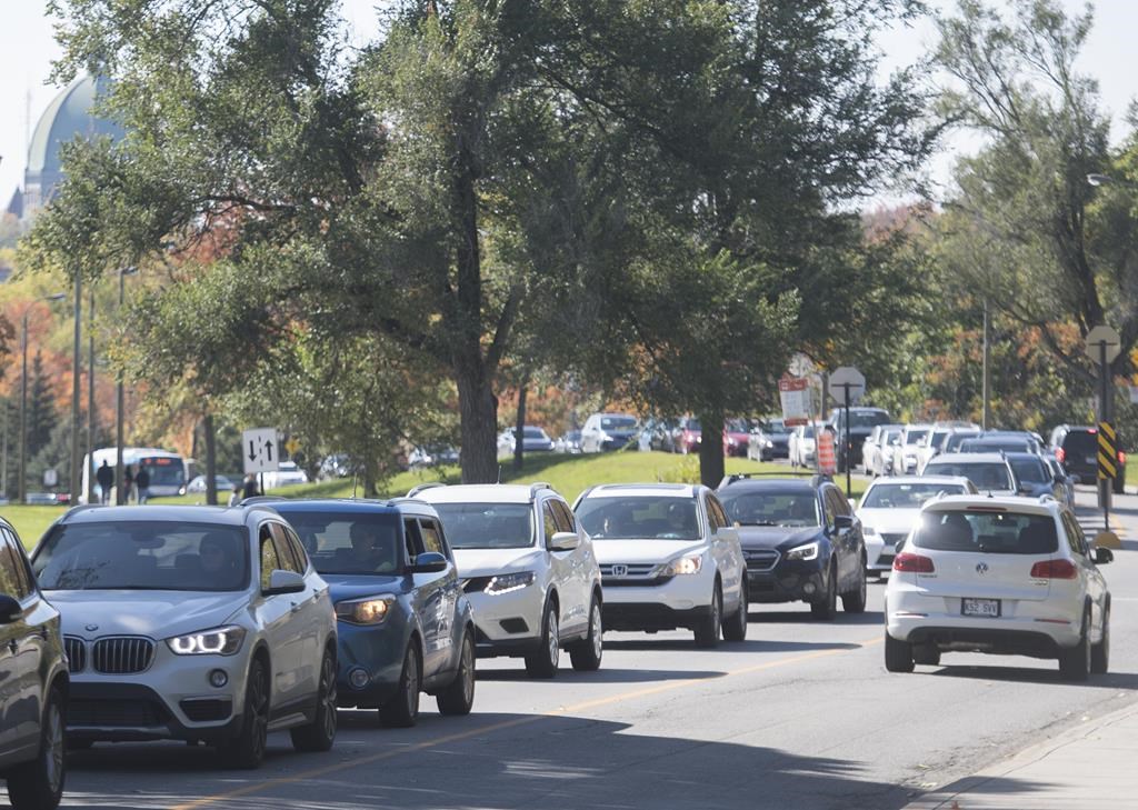 Rapport: Québec doit plafonner le parc automobile et s'attaquer à l'auto solo