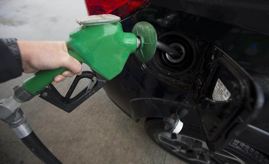 Ottawa reporte d'un an les nouvelles normes d'émissions d'essence et de diesel