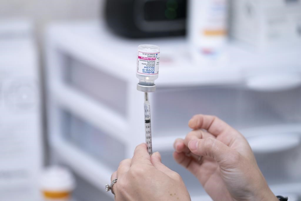 COVID-19: le CCNI recommande à plusieurs clientèles une dose de rappel à l'automne