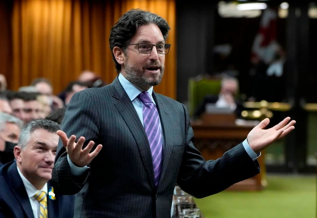 Patrick Brown perd l'appui de deux députés, qui s'en vont chez Pierre Poilievre