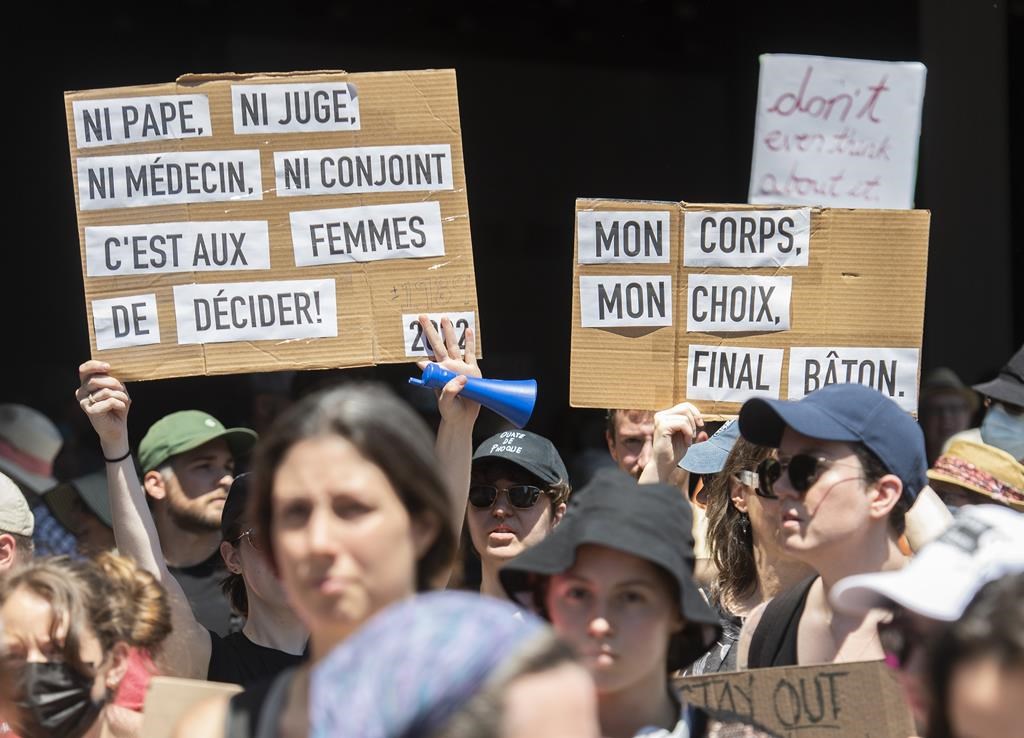 Des centaines de manifestantes réunies pour le droit à l'avortement partout au Québec