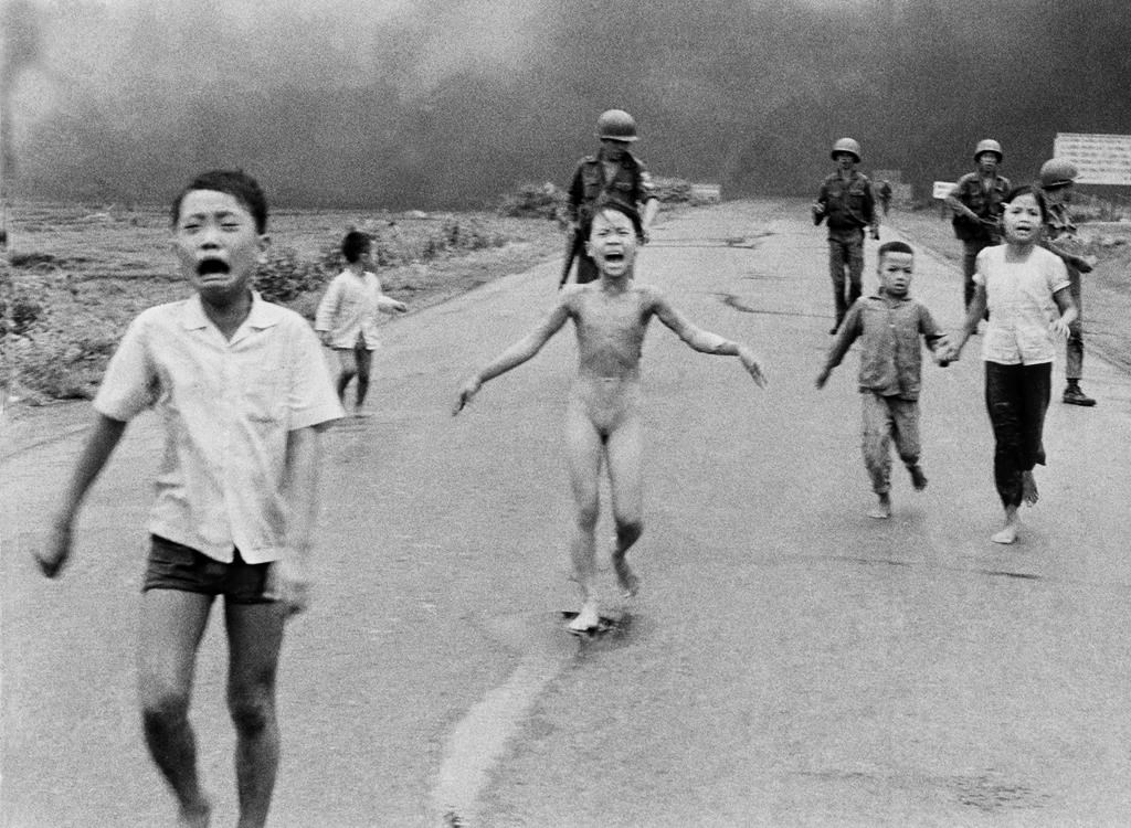 La «fille au napalm» accompagne des réfugiés ukrainiens jusqu'au Canada