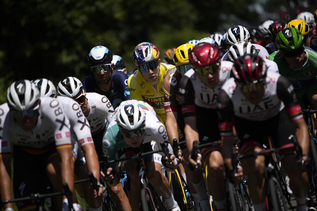 Wout van Aert gagne la 4e étape et accroît son avance en tête; Houle 24e