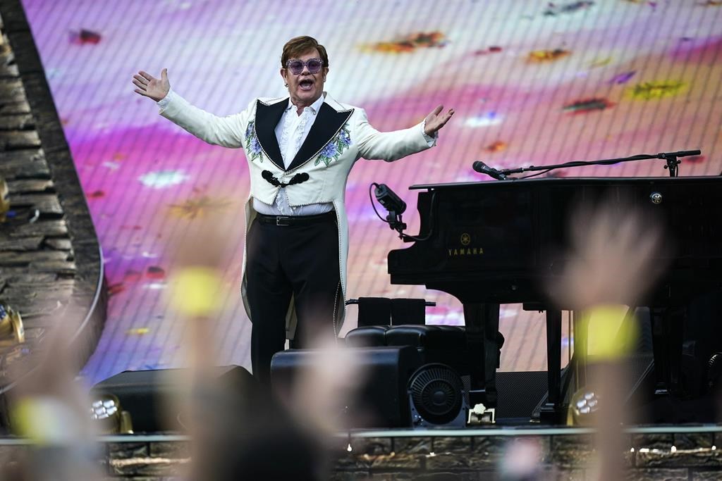 Le chanteur et pianiste Elton John entame sa dernière tournée en Amérique du Nord