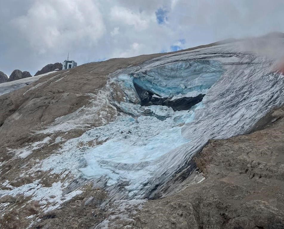 Italie: la pluie freine les recherches pour retrouver les disparus dans une avalanche