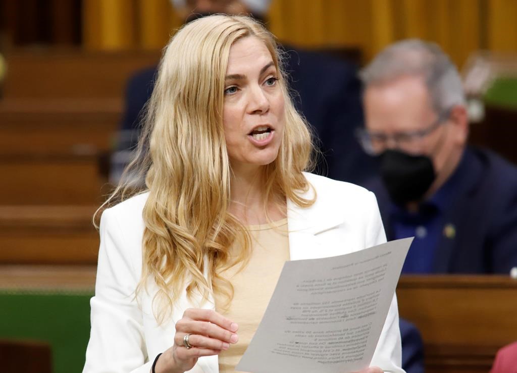 Des gymnastes canadiens demandent un gel du financement de leur sport