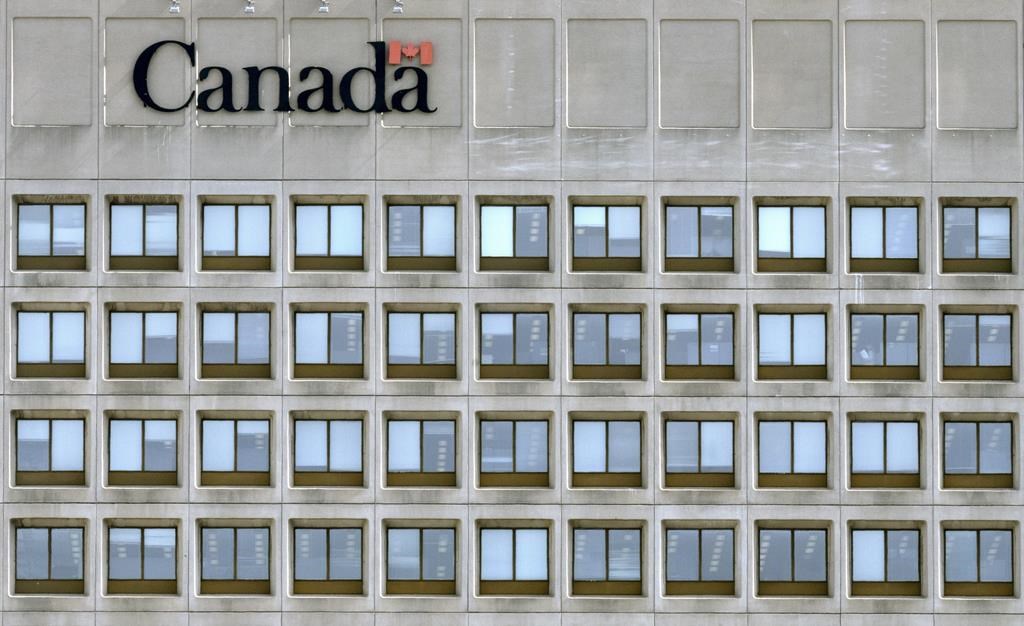 Mode hybride: des syndicats de la fonction publique critiquent le plan