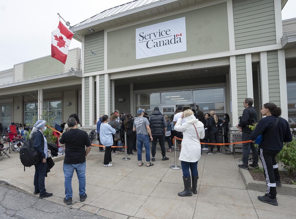 Émission des passeports canadiens: une nouvelle mesure entre en vigueur
