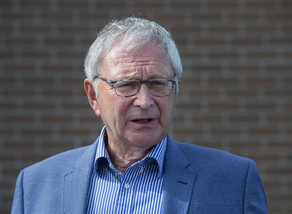 NB: demande d'abandon d'une poursuite d'un médecin contre le gouvernement