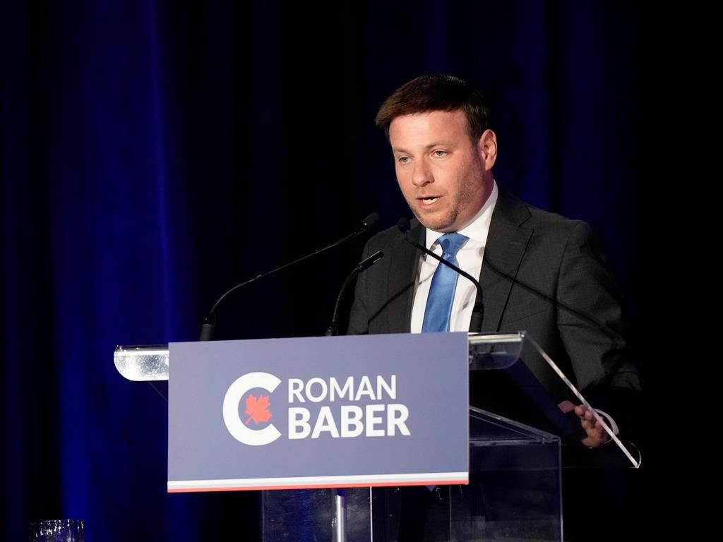 Baber demande aux membres de ne pas seulement le considérer comme un «deuxième choix»